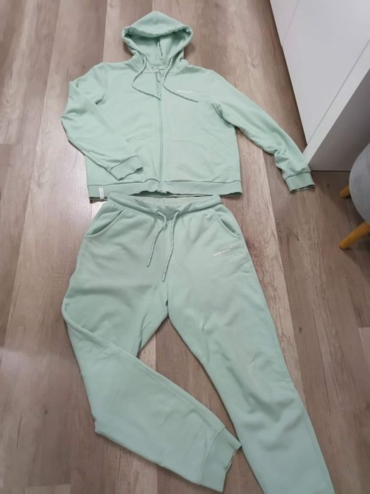 Dres damski Bekkin.