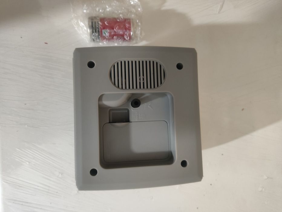 Relógio analógico despertador a pilhas. NOVO