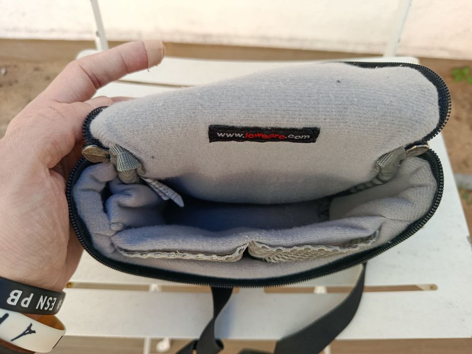 Lowepro D-Res 40 AW – Bolsa Acolchoada para Câmara