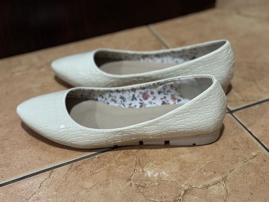 Балетки лаковані