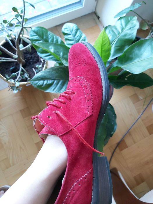 Zamszowe czerwone buty