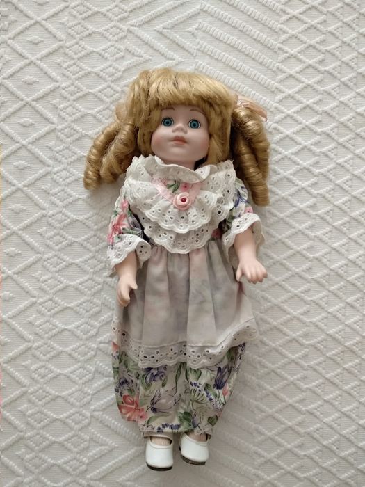 Boneca de porcelana