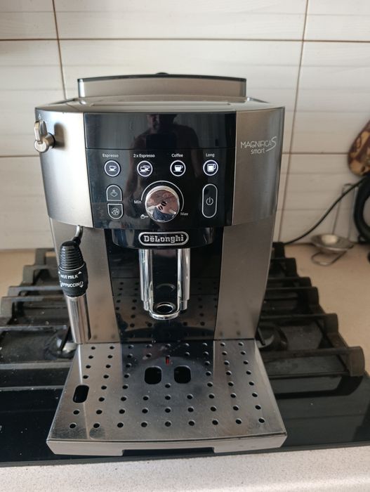 Кофемашына Delonghi Magnifica S Smart ECAM250.33.TB