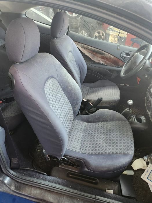 Ford Puma 1.4, gasolina de 1999 ás peças.