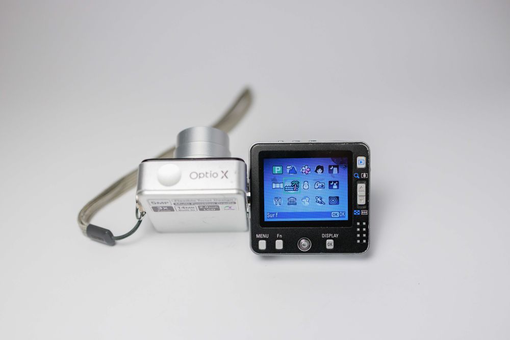 Pentax Optio X – Cyfrowy Kompakt z Obrotowym Body