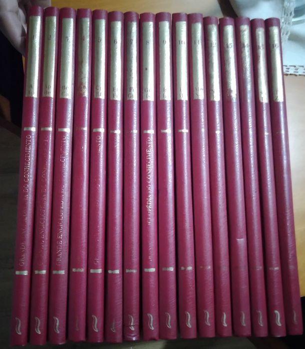Conjunto de 16 livros da Grande Enciclopédia do Conhecimento