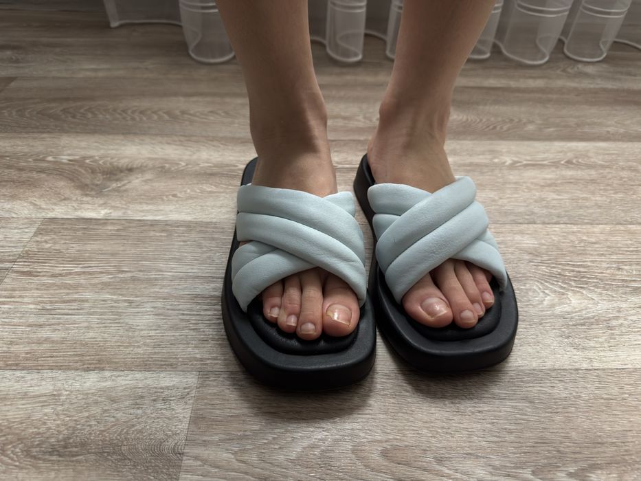 Стильные и очень комфортные женские шлепанцы (размер 39)