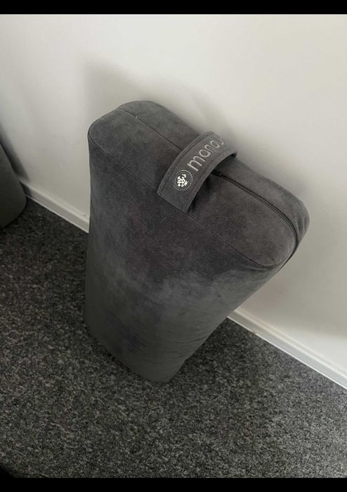 Bolster / wałek do jogi Manduka Enlight Rectangular Thunder szary