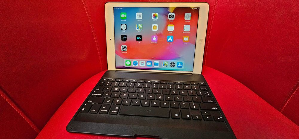 iPad Air 1  (A1475) LTE 4G + klawiatóra Zagg 64GB