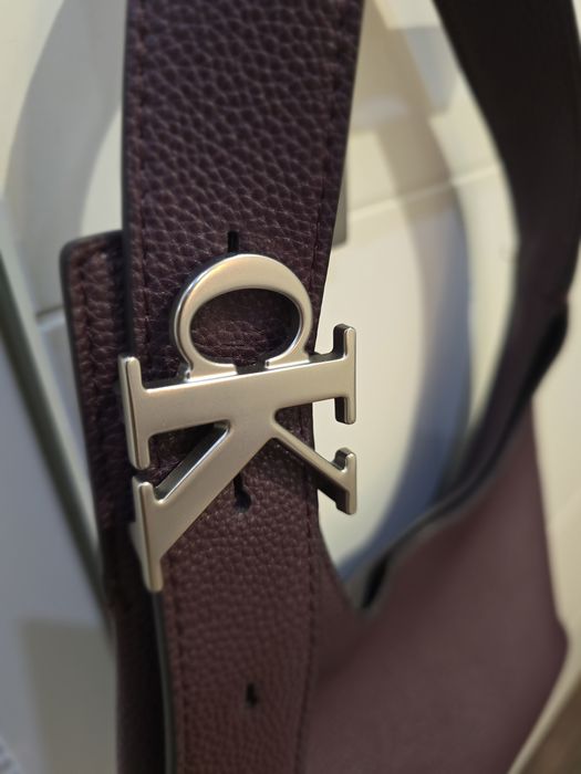 Torebka na ramię CK oryginalna w pięknym kolorze burgundowym