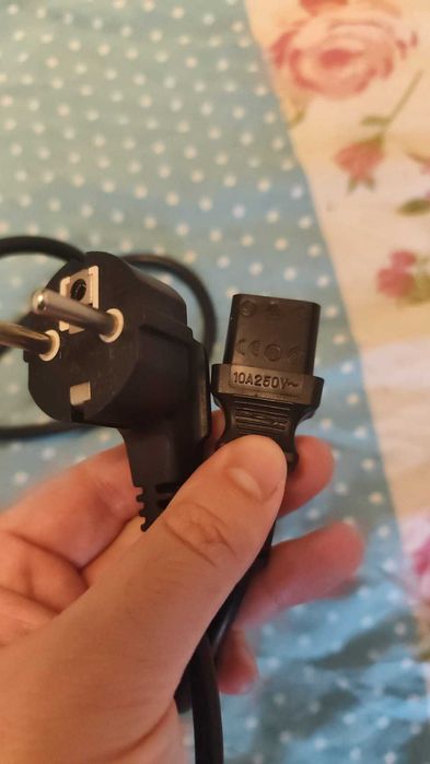 Cabo de Alimentação Universal (PC / Monitor / Eletrodomésticos)