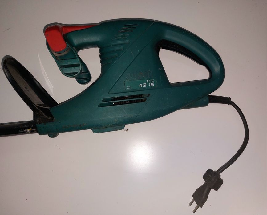 Corta-sebes eléctrica Bosch