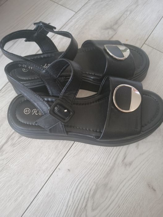 Buty na koturnie