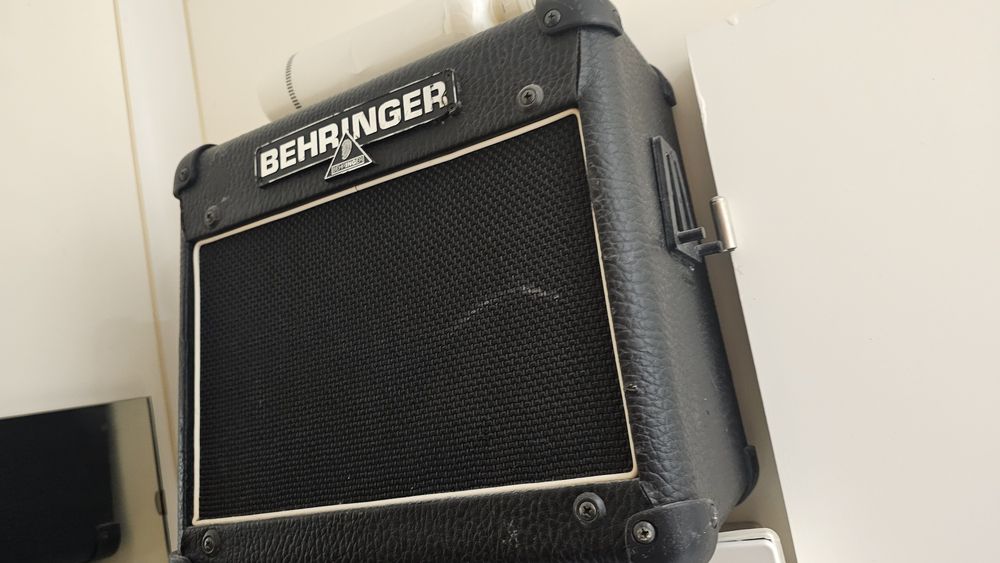 Amplificador Behringer