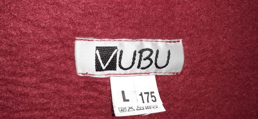 Ciepła ołówkowa z ozdobnymi golfem