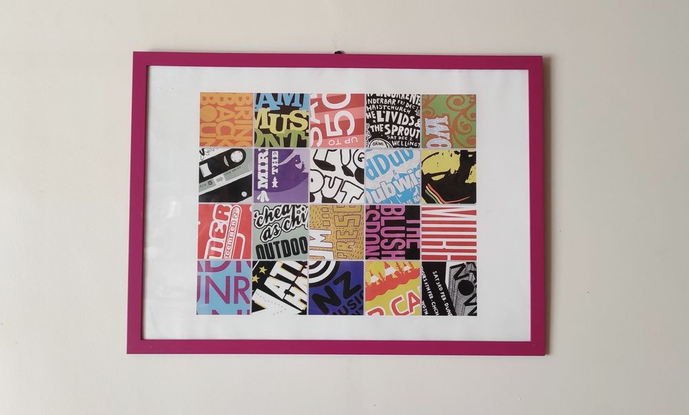 Quadro com moldura rosa