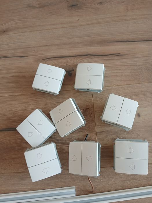 Sprzedam 8 przełączników do rolet zewnętrznych przycisk podwójny