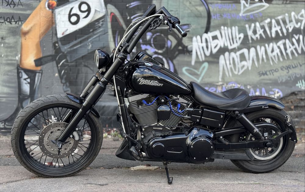 Мотоцикл Harley-Davidson Dyna 2006 рік