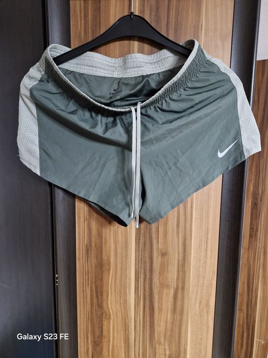 Spodenki damskie Nike rozmiar M stan idealny