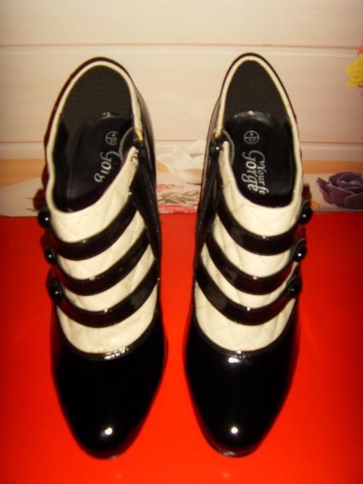 Czarno-Białe Lakierki, Botki, „Neu Look Gorgeous”