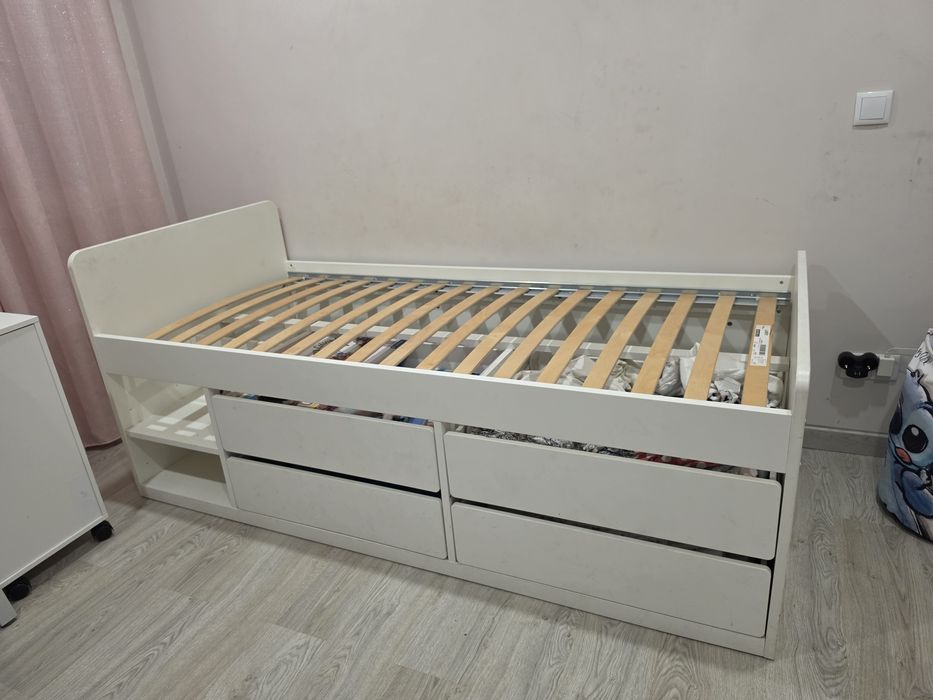 Cama solteiro branca