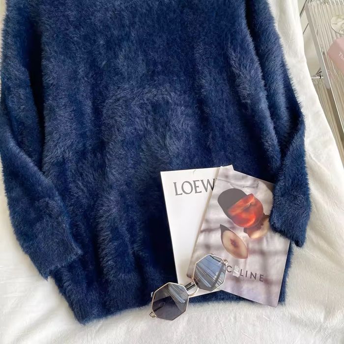 Светр синій пухнастий