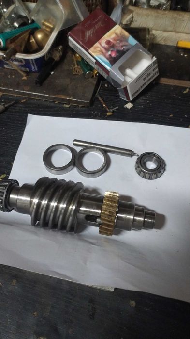 Електродвигун з редуктором від шлагбаума