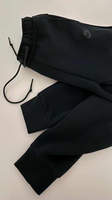 Dres Nike Tech Fleece – Bluza M / Spodnie S – Stan Idealny, Czarny