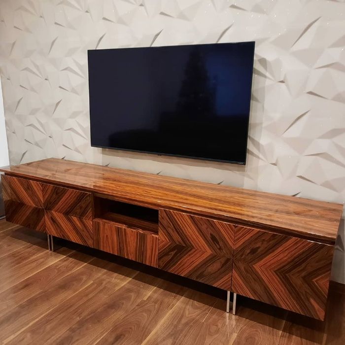 Móvel Tv 4Portas 2Gavetas Pau Ferro Brilho e Inox Dourado