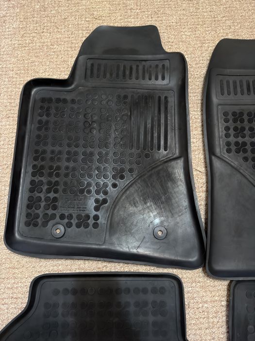 Гумові коври Toyota Avensis (T-25) 2004 рік