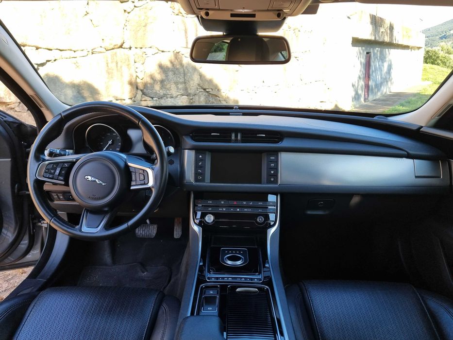 Jaguar XF 2.0D Prestige Automático