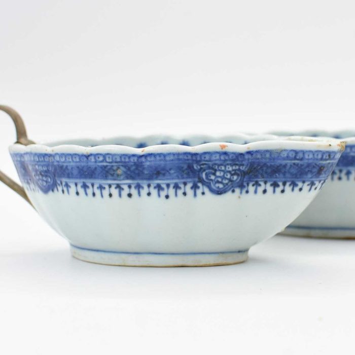 Par de molheiras em porcelana chinesa, estilo Cantão, século XVIII