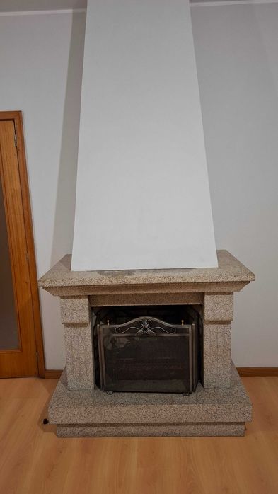 Lareira em pedra já desmontada