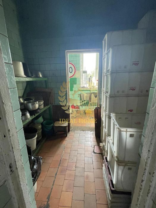 Продам кафе цех гараж у місті Тетіїв.