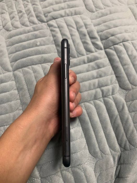 Продам iPhone 11