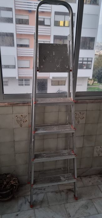 Escadote de Aluminio 5 Degraus