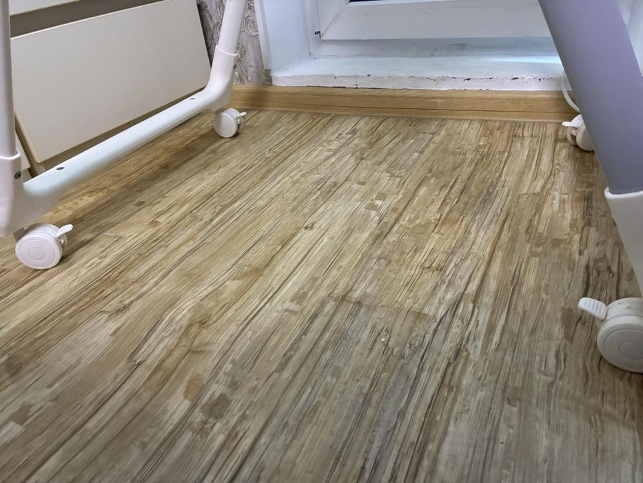 Столик для годування