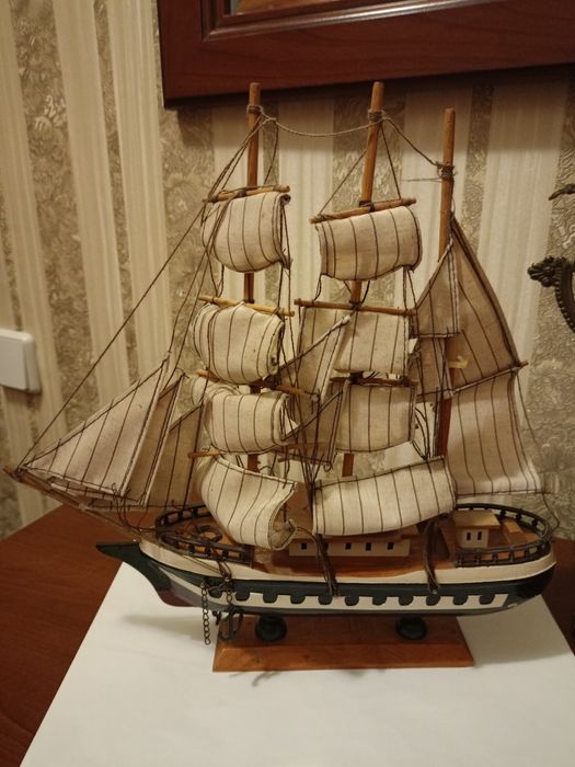 Модель парусного корабля