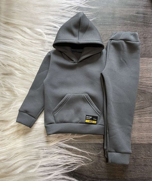 Спортивний сірий костюм 4-5 років