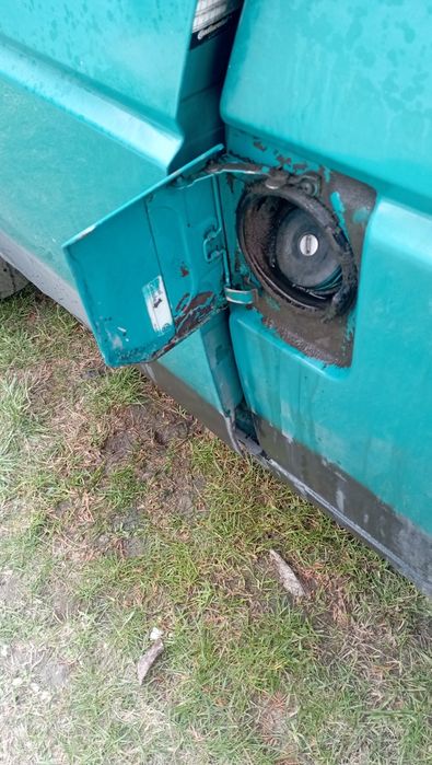 VW T4 transporter klapka wlewu paliwa