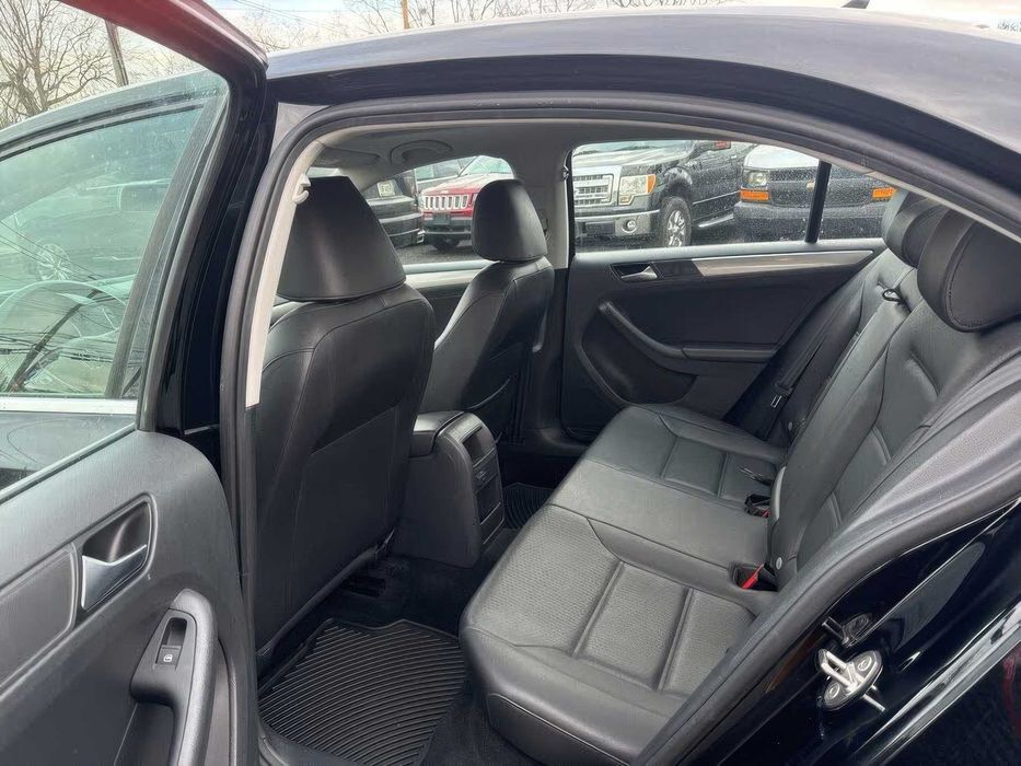 Volkswagen Jetta Sport      2016