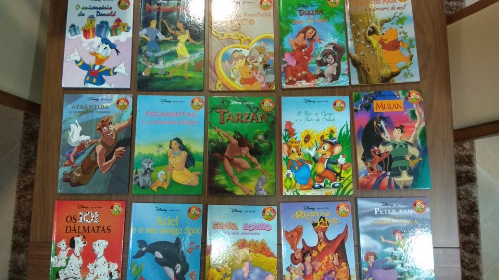 60 livros da coleção Disney