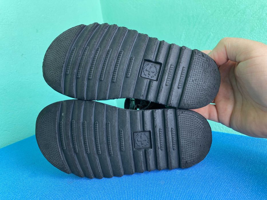 Босоніжки Dr. Martens Klaire J
