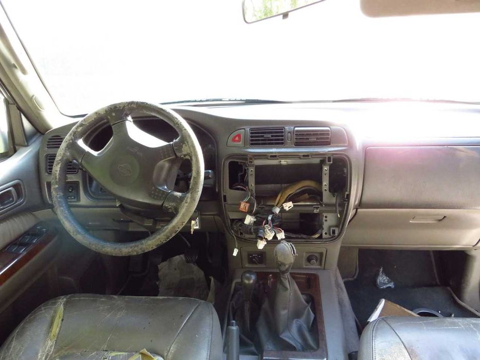 Nissan Patrol 3.0dCi de 2000 - Peças Usadas