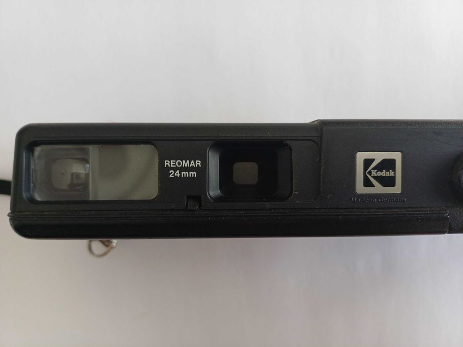Máquina fotográfica analógica Kodak Ektralite 400, com manual de instruções