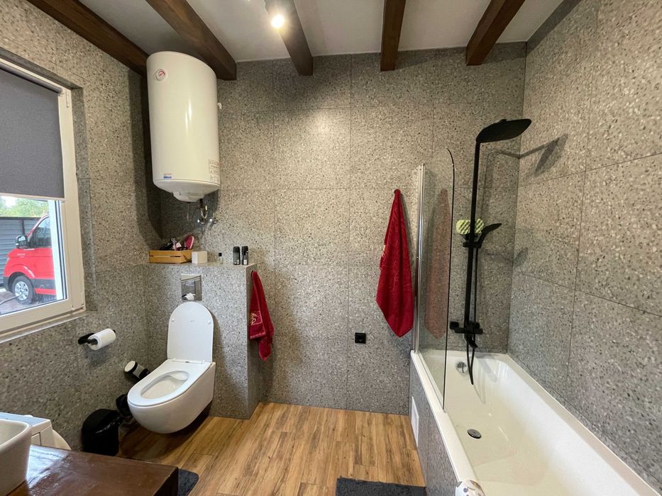 Будинок біля озера в Осокорках — комфорт, простір, гармонія з природою