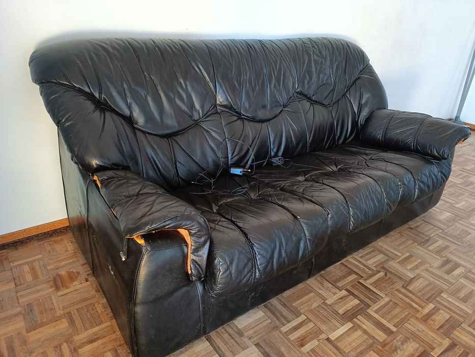 Sofá 3 lugares Pele