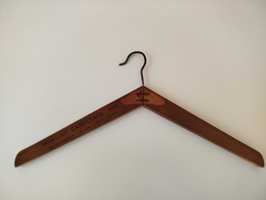 Fancuski wieszak zabytkowy.