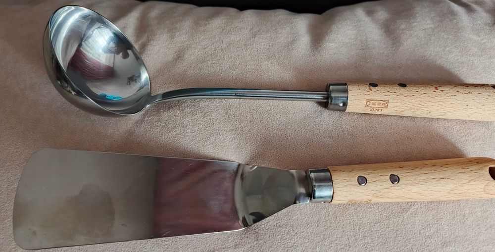 Chochla z łopatką ze stali nierdzewnej.