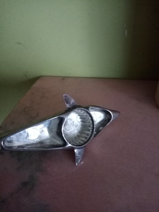 Stary otwieracz do butelek. Podwójny. Delfin